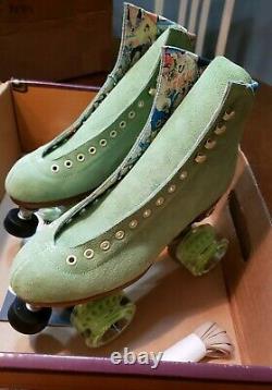 Beautiful Honeydew Moxi Lolly Roller Skates size 8(9-9.5) Sold out everywhere