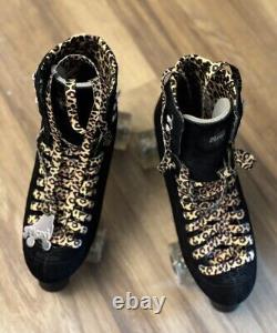 Preowned W BOX Moxi Panther Leopard Black Suede Roller Skate Size 9