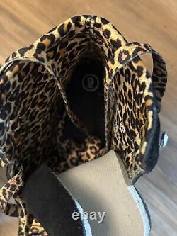 Preowned W BOX Moxi Panther Leopard Black Suede Roller Skate Size 9