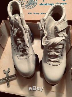 Riedell Aerobic Roller Skating shoes, Size 8 Sure-Grip White with Blue heel