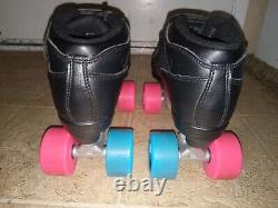 Riedell R3/CAYMAN SKATES COLOR BLACK, PINK AND BLUE WHEELS UNISEX WOMEN'S SZ. 8