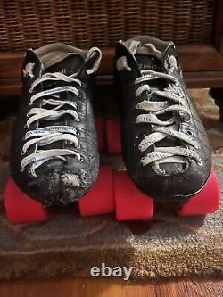 Riedell solaris skates Size 5 with Avenger Plates And Anabolix Ruby