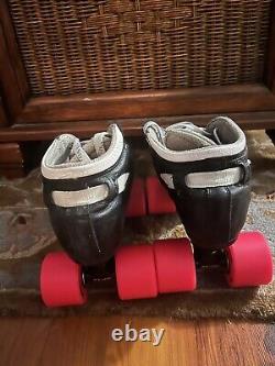 Riedell solaris skates Size 5 with Avenger Plates And Anabolix Ruby