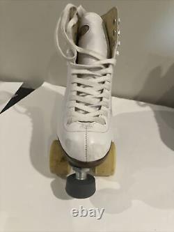 VINTAGE WOMANS WHITE RIEDELL ROLLER SKATES WHITE SIZE 6- Pre-Owned